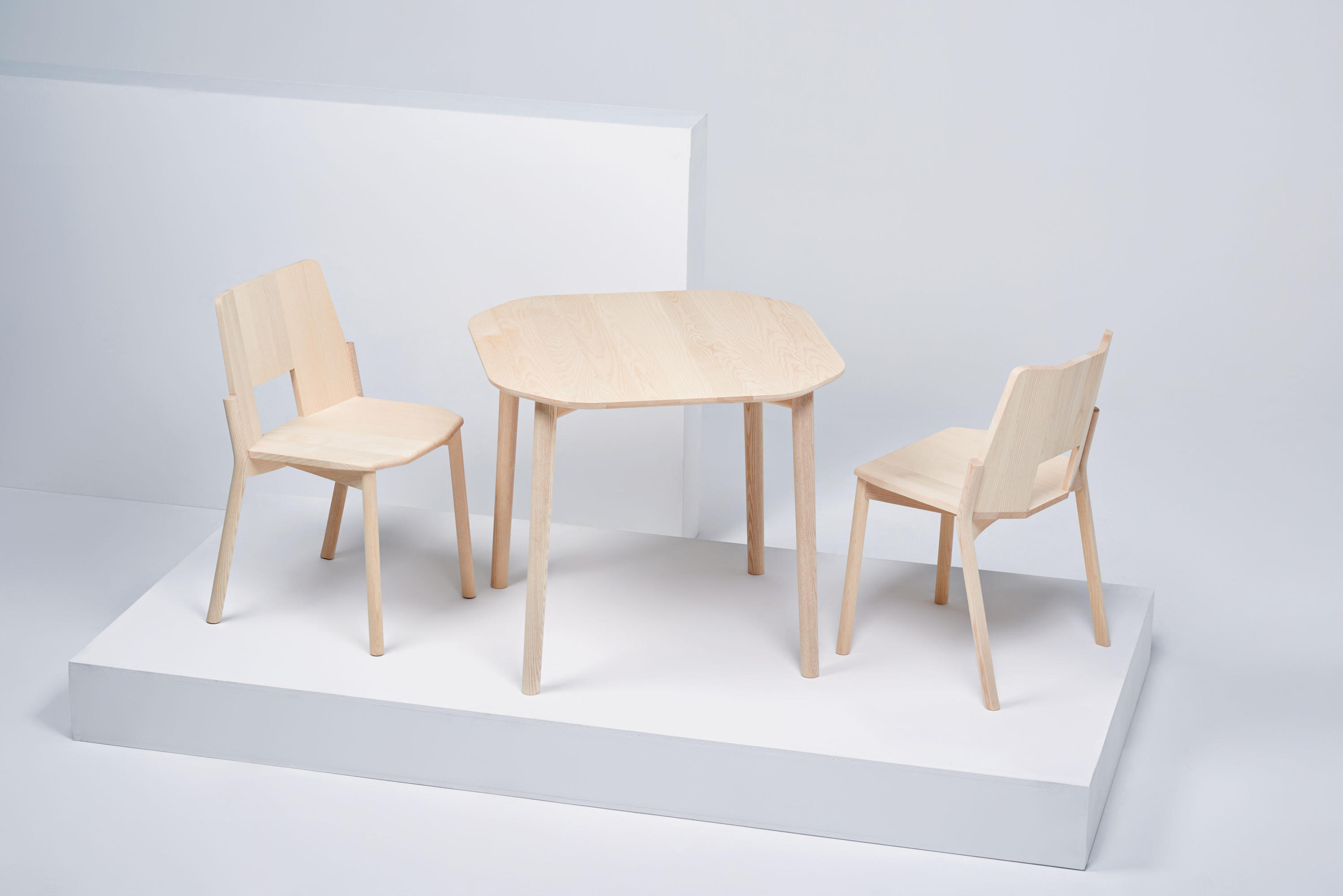 乐竞平台 - 坐具|餐椅|办公家具|设计师家具|特朗科椅